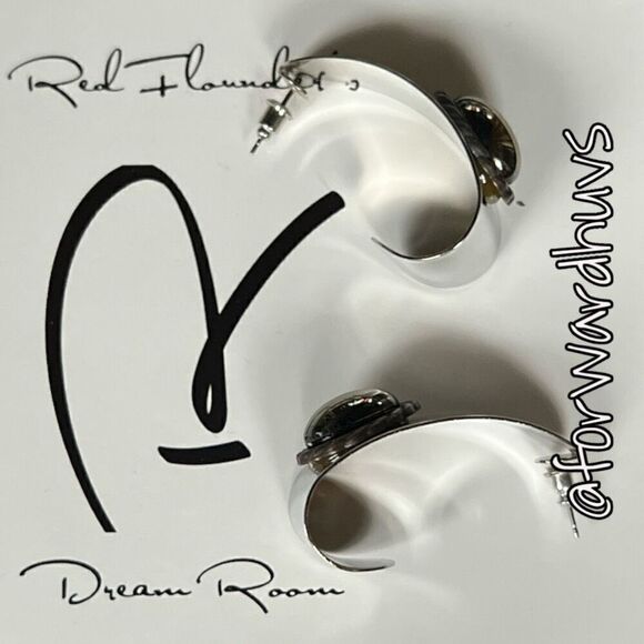 Vintage Silver Tone Earrings with Hematite Appearing Center - Picture 6 of 8